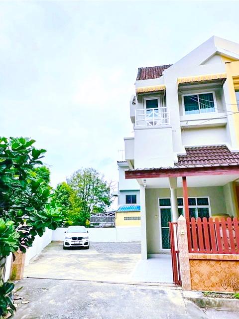 หลังสุดท้าย นิคมบางชัน 1.1 กม เสรีไทย 77-85 สวนสยาม100ม. MRT ราษฎร์พัฒนา ให้เช่าทาวน์โฮม 3 ชั้น 49 ตร.วา.200 ตร.ม. พร้อม 1