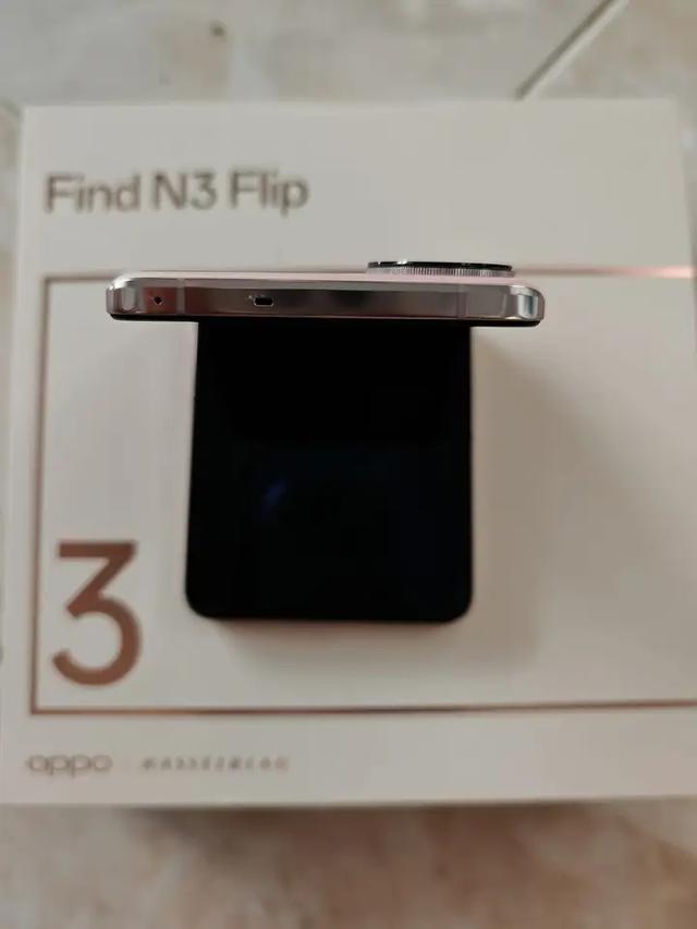 มือถือสีสวยๆ OPPO Find N3 Flip 5