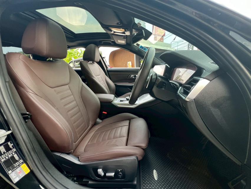 ปี 2020 BMW 330e G20 MSPORT โฉมปี 2019-ปัจจุบันสีดำ เกียร์ออโต้ มือเดียวป้ายแดง รูปที่ 7