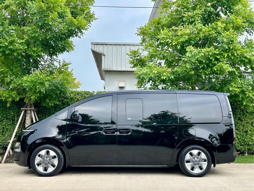 ขาย Hyundai Staria 2.2Sel ปี22 4