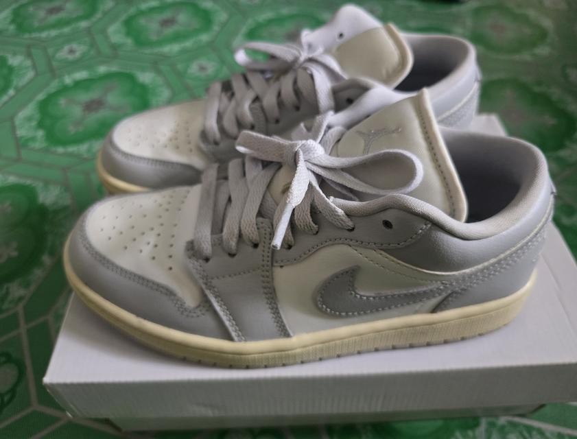 รองเท้า ไนกี้ Air jordan 1 low สีเทาขาว 5
