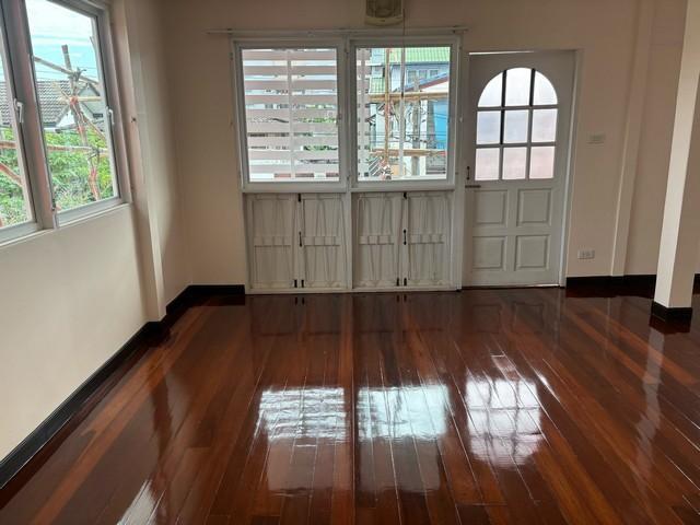 ให้เช่า บ้านเดี่ยว 2 ชั้น ซอยลาดพร้าว 69 เดินทางสะดวก หน้าปากซอยมีรถไฟฟ้าสายสีเหลือง 10