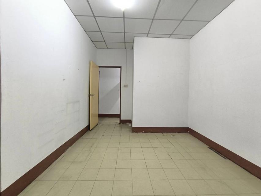 หมู่บ้านเพชรเกษม 2 ซอยเพชรเกษม 55/2 ใกล้ MRT หลักสอง ใกล้รพ.เกษมราษฎร์ 17 ตร.วา 3 นอน 2 น้ำ 8