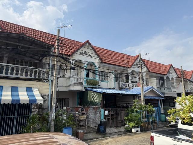 ทาวน์เฮาส์กล่อมพิรุณ 2ชั้น บ้านอยู่ตรงข้ามลานอเนกประสงค์ ทำเลดี ราคาโดน 1