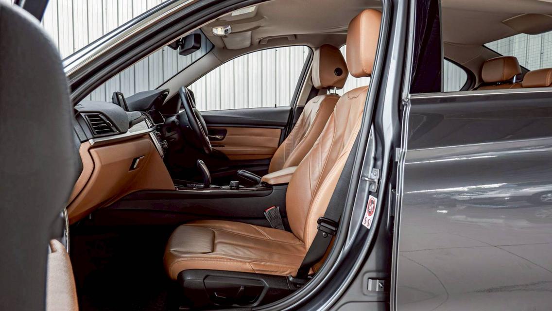 BMW 320i Luxury ปี15 รูปที่ 12