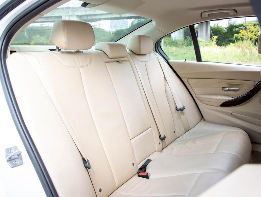 BMW 320i 2.0 F30 LUXURY 2014  12