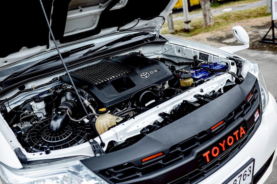 Toyota Fortuner 2.5V ปี15 14