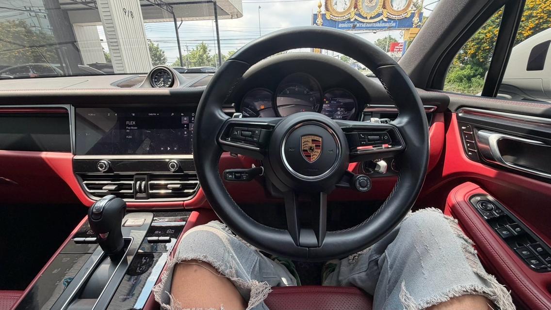 (แจ้งรหัสรถ KPV246) 2022 PORSCHE MACAN 2.0 Facelift สี crayon ภายในแดง รูปที่ 5