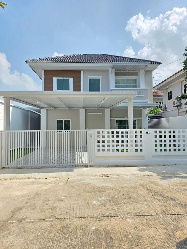 หมู่บ้านปิยวรารมย์4 ถนนบ้านกล้วย-ไทรน้อยบ้านเดี่ยว 2 ชั้น  หลังริมรับลม มีพื้นที่รอบบ้าน  ตกแต่งใหม่พร้อมอยู่