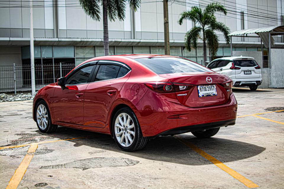 2015/2017 Mazda Mazda3 2.0C เบนซินเกียร์ออโต สีแดง  2