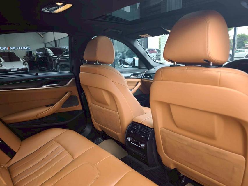 รหัสรถ KPV53 2022 BMW 530e 2.0 LCI Msport 8