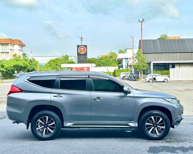 Mitsubishi Pajero Sport 2.4GT Premium Auto 4x4 สีเทา ปี 2015