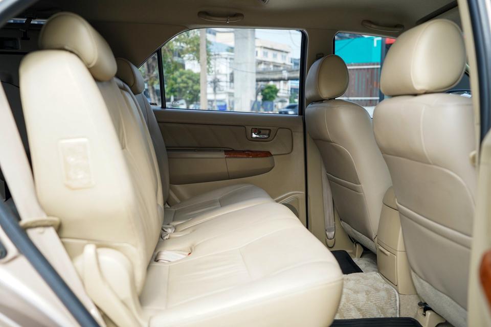 รูป TOYOTA FORTUNER  3.0 V ปี2010 สีน้ำตาล เกียร์ AT   6