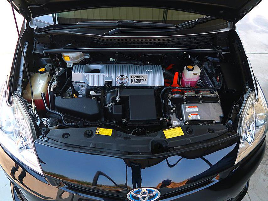 Toyota Prius 1.8 Hybrid TRD Sportivo II Hatchback (ปี 2013) 3