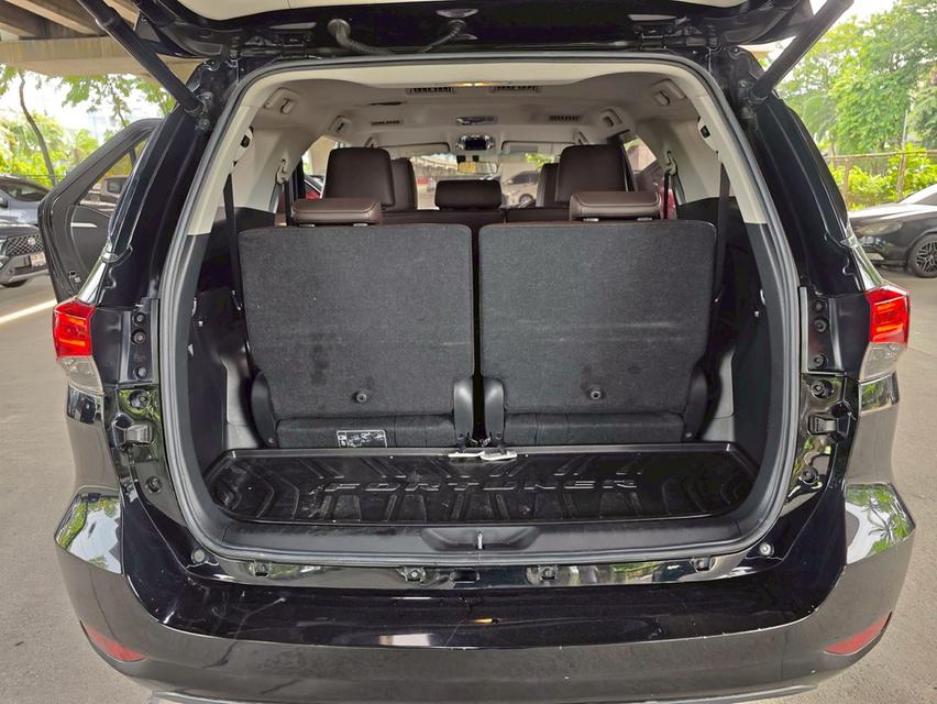 Toyota Fortuner 2.4 V 2WD AT ปี 2019 20