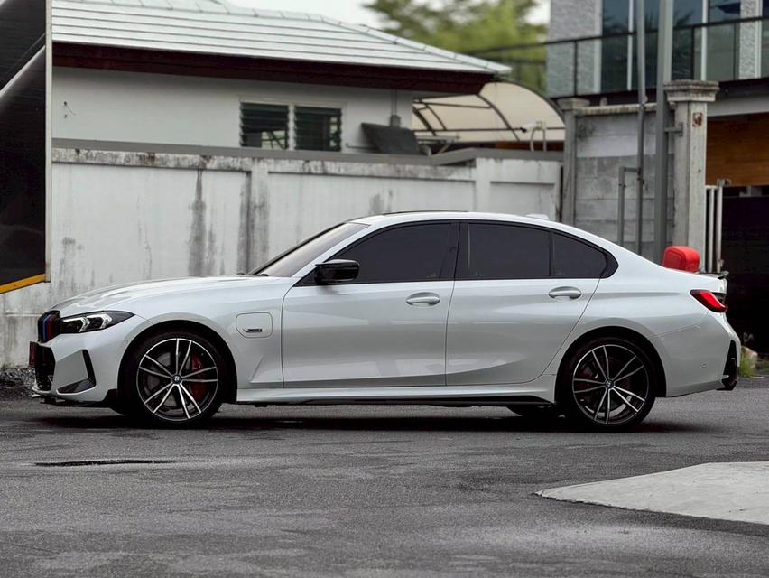 BMW 330e M Sport LCI 2023 รถสภาพป้ายแดง แต่ถูกกว่ากันเป็นล้าน 7