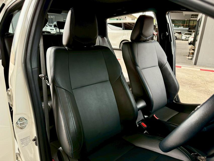Toyota yaris 8