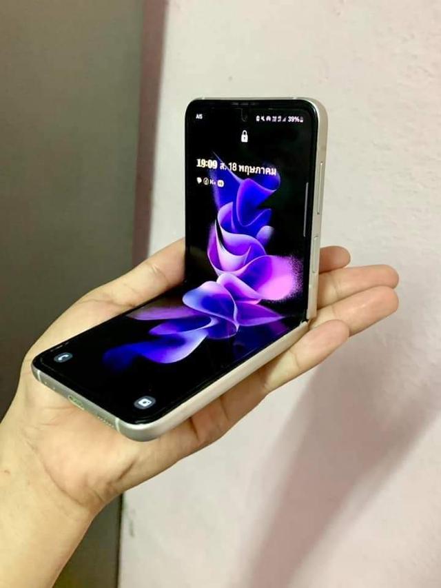 Samsung Z Flip5 สวยๆ 3