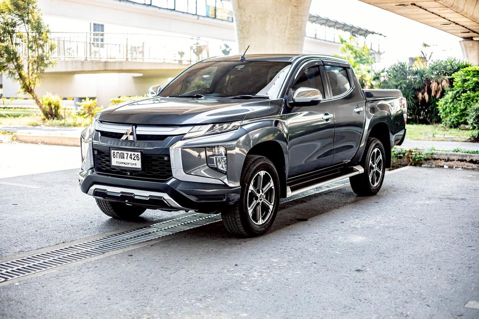 Mitsubishi Triton 2.4 GT PREMIUM Plus 4x4 Double cab ปี 2019 เกียร์ออโต้ สีเทา มือเดียวป้ายแดง