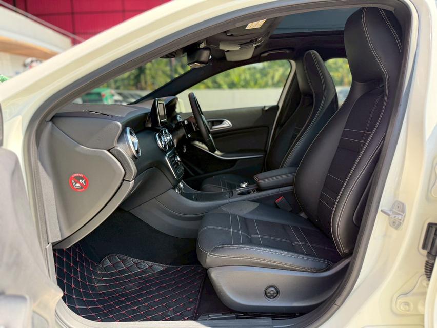 ปี 2014 BENZ A-CLASS, A180 โฉม W176 ปี12-19 สีขาว เครื่องยนต์เบนซิน 1.6 ลิตร 7