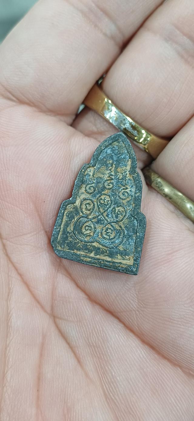 เหรียญพระแก้วมรกตหลังยันต์ห้า เนื้อตะกั่ว รูปที่ 4