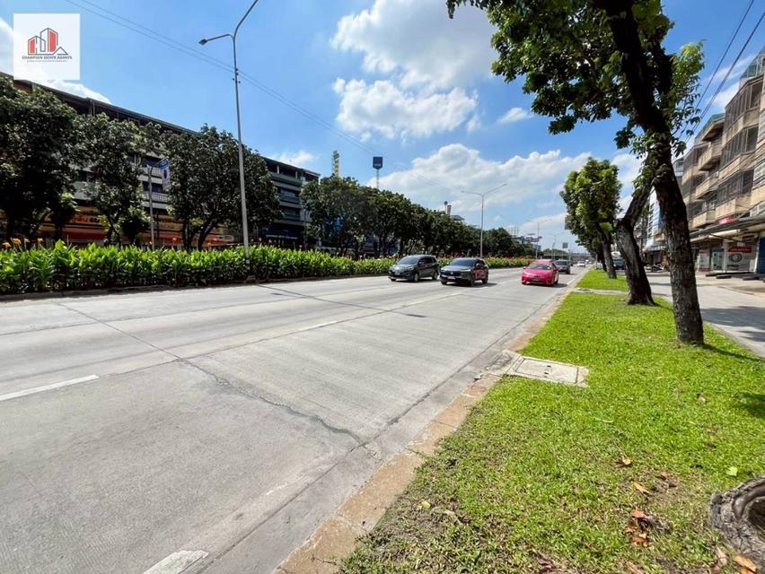 อาคารพาณิชย์ติดริมถนนหลักเพชรเกษม มีที่จอดรถด้านหลัง 2