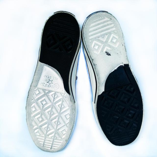 CONVERSE ผ้าใบหุ้มข้อมือสอง สีขาว-ดำ หยินหยาง สภาพเหมือนใหม่ จัดส่งฟรี!!!เก็บปลายทาง