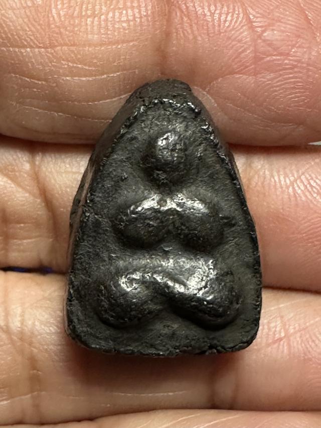 พระปิดตาเนื้อผง คลุกรักไม่ทราบที่