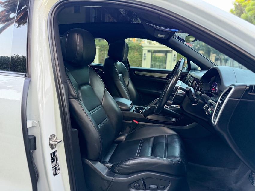 รหัสรถ AVA459 🌟 Porsche Cayenne e-hybrid Coupe ปี 2023 Platinum Edition รูปที่ 10