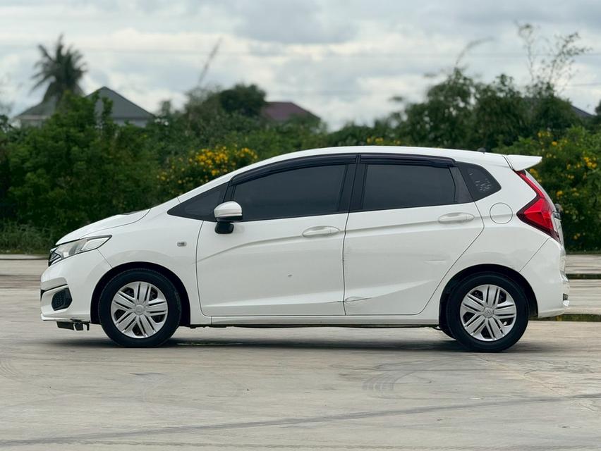 HONDA  JAZZ GK 1.5 S (MNC) Y2018 สีขาว ออโต้  6