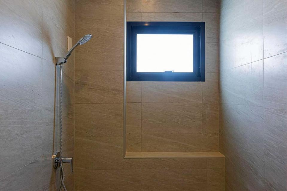 ขายบ้านแฝดสร้างใหม่ พัทยากลาง ราคาเริ่มต้น 4.99 ล้าน หน้าบ้านกว้าง 3 นอน 3 น้ำ พื้นที่ใช้สอยเยอะ 14