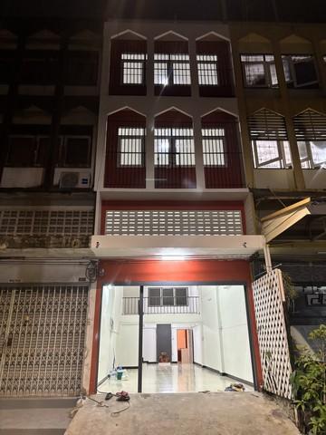 รหัสC7050 ให้เช่าอาคารพาณิชย์ 3.5ชั้น ย่านถนนเสรีไทย รีโนเวทใหม่พร้อมอยู่ 1