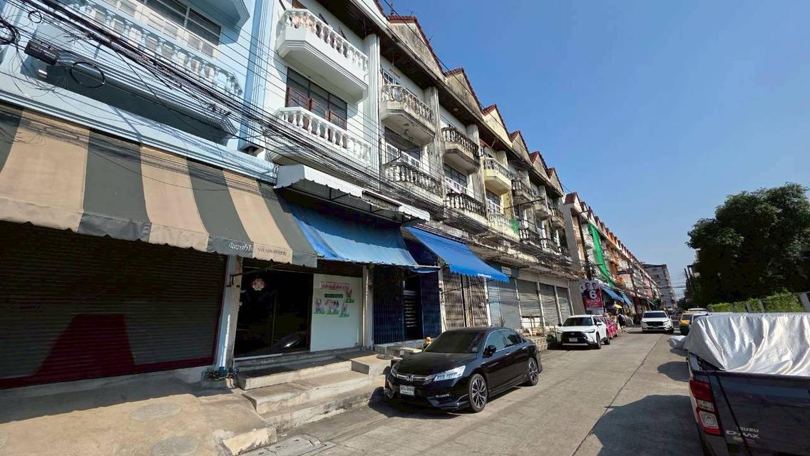 ขายด่วน! อาคารพาณิชย์ 3.5 ชั้น ซอยเสรีไทย 32 – ทำเลดี ค้าขายได้ หน้าบ้านไม่ชนใคร 2