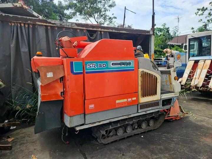 รถเกี่ยวข้าว KUBOTA มือสอง    4