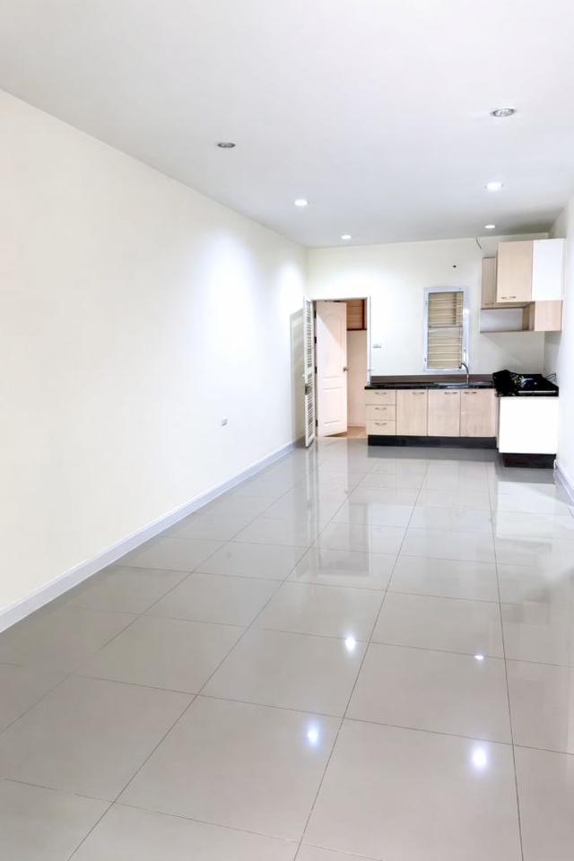 ขายทาวน์โฮม 2 ชั้น ไอลีฟ ทาวน์ พระราม 2 กม.14 พันท้ายนรสิงห์ พร้อมอยู่ 2