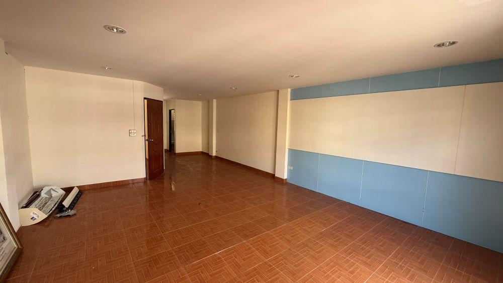 ขายอาคารพาณิชย์ 3 ชั้น 2 คูหาติด หลังมุม ทำเลดี เดินทางสะดวก อำเภอบางละมุง จังหวัดชลบุรี 4