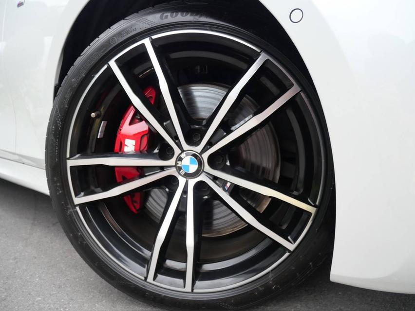 2021 BmW 330e M-Sport 11