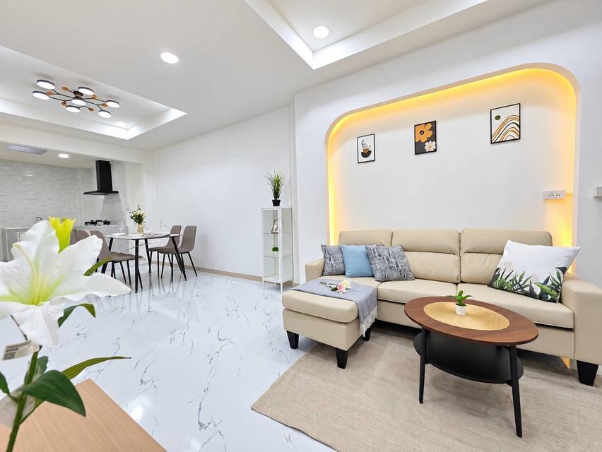 หมู่บ้านบุศรินทร์ บ้านกล้วย-ไทรน้อยทาวน์เฮาส์ 2 ชั้น โครงการ L&H ใกล้ถนนกาญจนาภิเษก 11