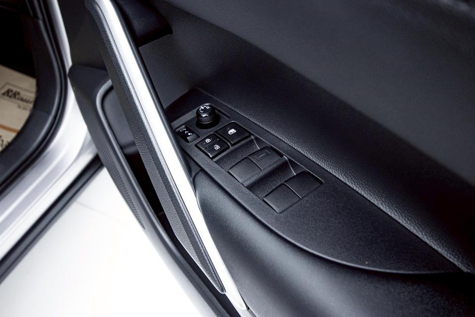 TOYOTA COROLLA CROSS 1.8 HYBRID SMART 2023  10