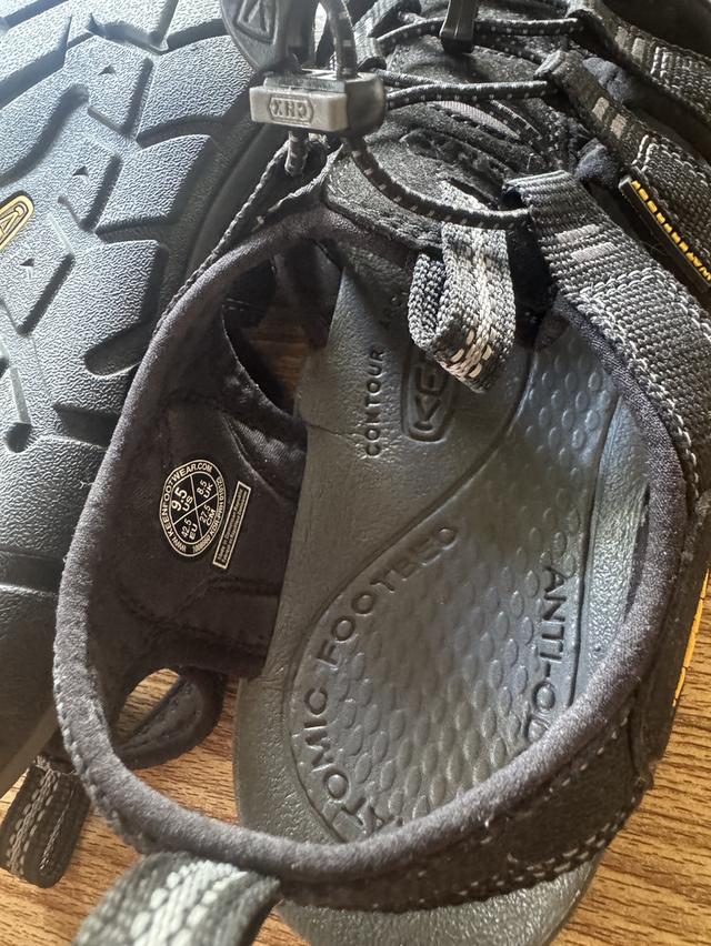 รองเท้าผู้ชาย Keen ไซด์ 9.5 3