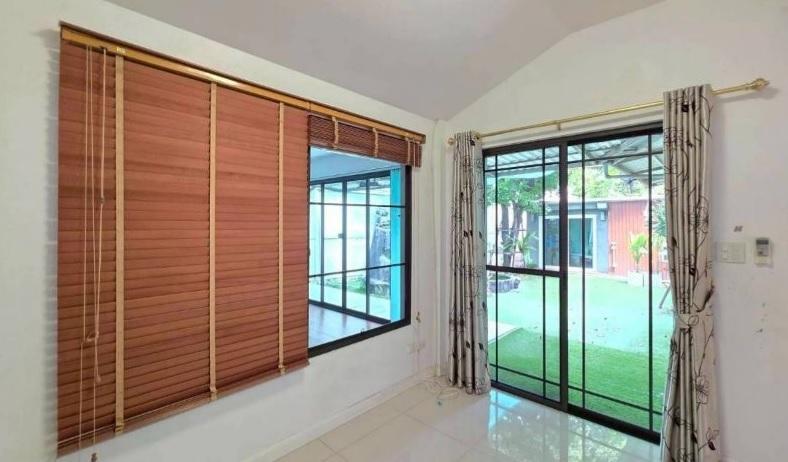 ขายหรือให้เช่าบ้านเดี่ยวหลังมุม หมู่บ้านมัณฑนา เลค วัชรพล โซนใกล้ทะเลสาบ ถนนสุขาภิบาล5 กทม. 7