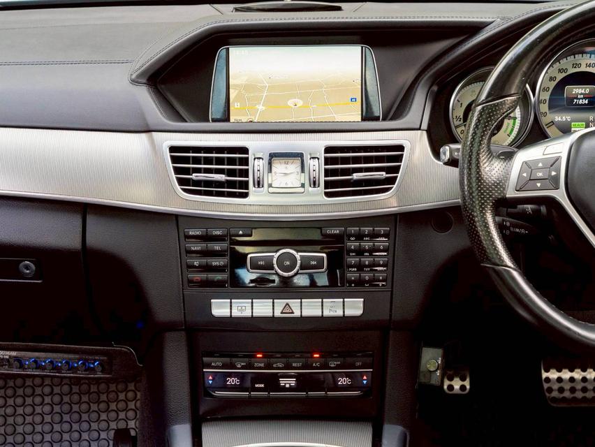 Mercedes-Benz E300 2.1 AMG Bluetec Hybrid (W212) ปี 2014 17