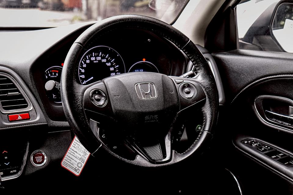 HONDA HR-V Limited เครื่องยนต์ 1.8 E ปี 2017 10