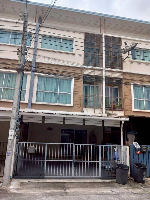 ขายทาวน์โฮม 3 ชั้น หมู่บ้านวิลเลจ ซิตี้ ซ.พัฒนาการ 38 พร้อมผู้เช่า (N.1825)