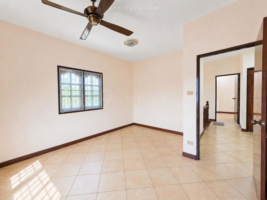Urgent Sale — Detached House in Pong, Bang LamungDetached house for urgent sale in Pong, Bang Lamung. Spacious land plot with large parking area 7