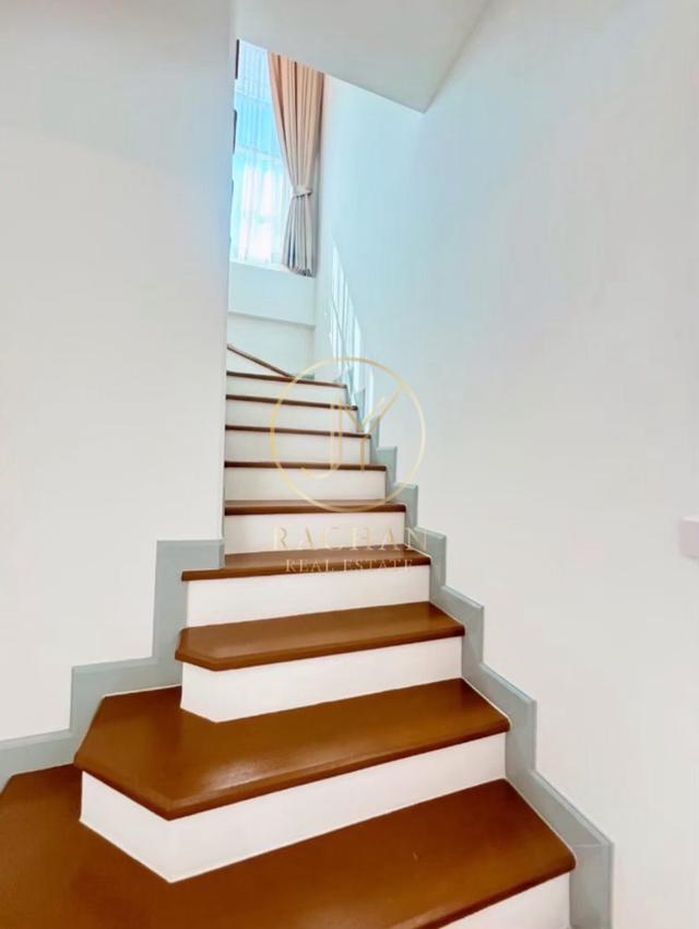 B69-299 ขายด่วน บ้านเดี่ยว 2 ชั้น รีโนเวทใหม่ หมู่บ้านชัยพฤกษ์ 1 ถ.คุ้มเกล้า 7 เนื้อที่ 65 ตร.ว พื้นที่ใช้สอย 180 ตร.ม 4 ห้องนอน 3 ห้องน้ำ 1 ห้องครัว 14