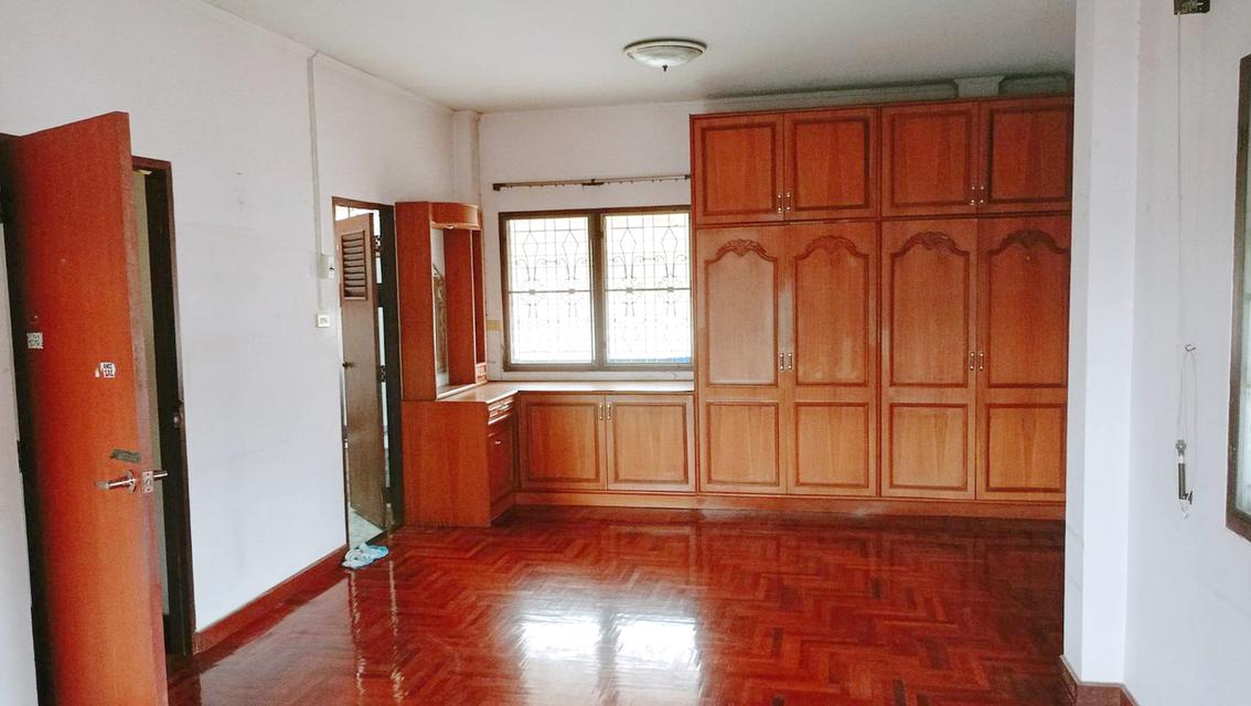 ขาย บ้านเดี่ยว หมู่บ้านปรีชา พุทธมณฑลสาย4 จำนวน 2 ชั้น ขนาดเนื้อที่ดิน  90 ตารางวา พื้นที่ใช้สอย 250 ตารางเมตร  11