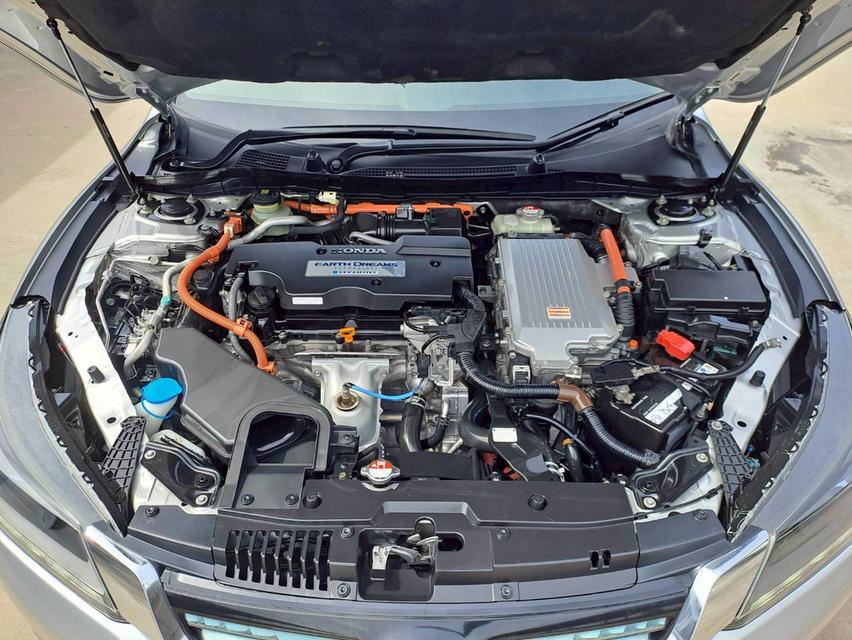 HONDA ACCORD G9 2.0 HYBRID ปี2014 สีเทา รถสภาพสวยเดิมๆไม่เคยมีอุบัติเหตุเข้าศูนย์ตลอด ประวัติดี 17