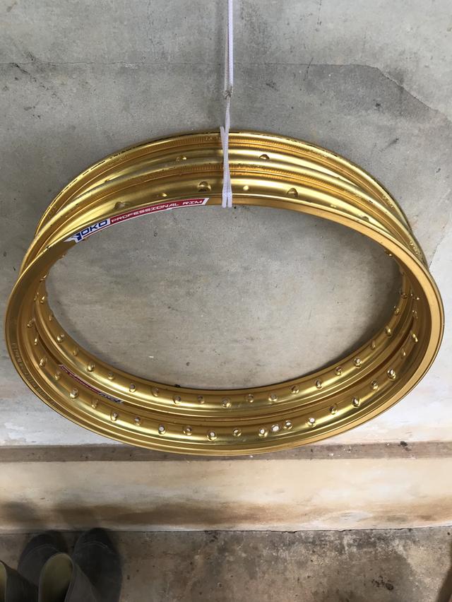 ขายขอบล้อสีทองขอบ17สนใจสอบถามได้ครับ 2