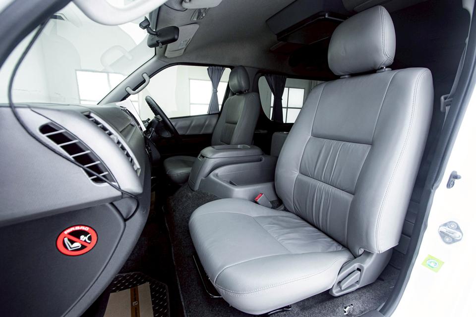 TOYOTA VENTURY 2.7 V 2010